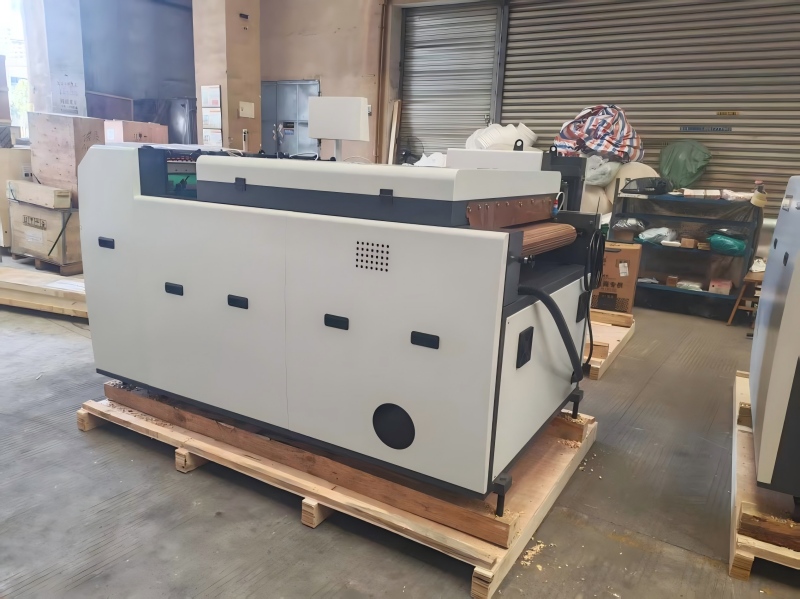 नयाँ स्टार SGUV-760A स्वचालित UV कोटिंग मेसिन चाँडै पठाइनेछ।